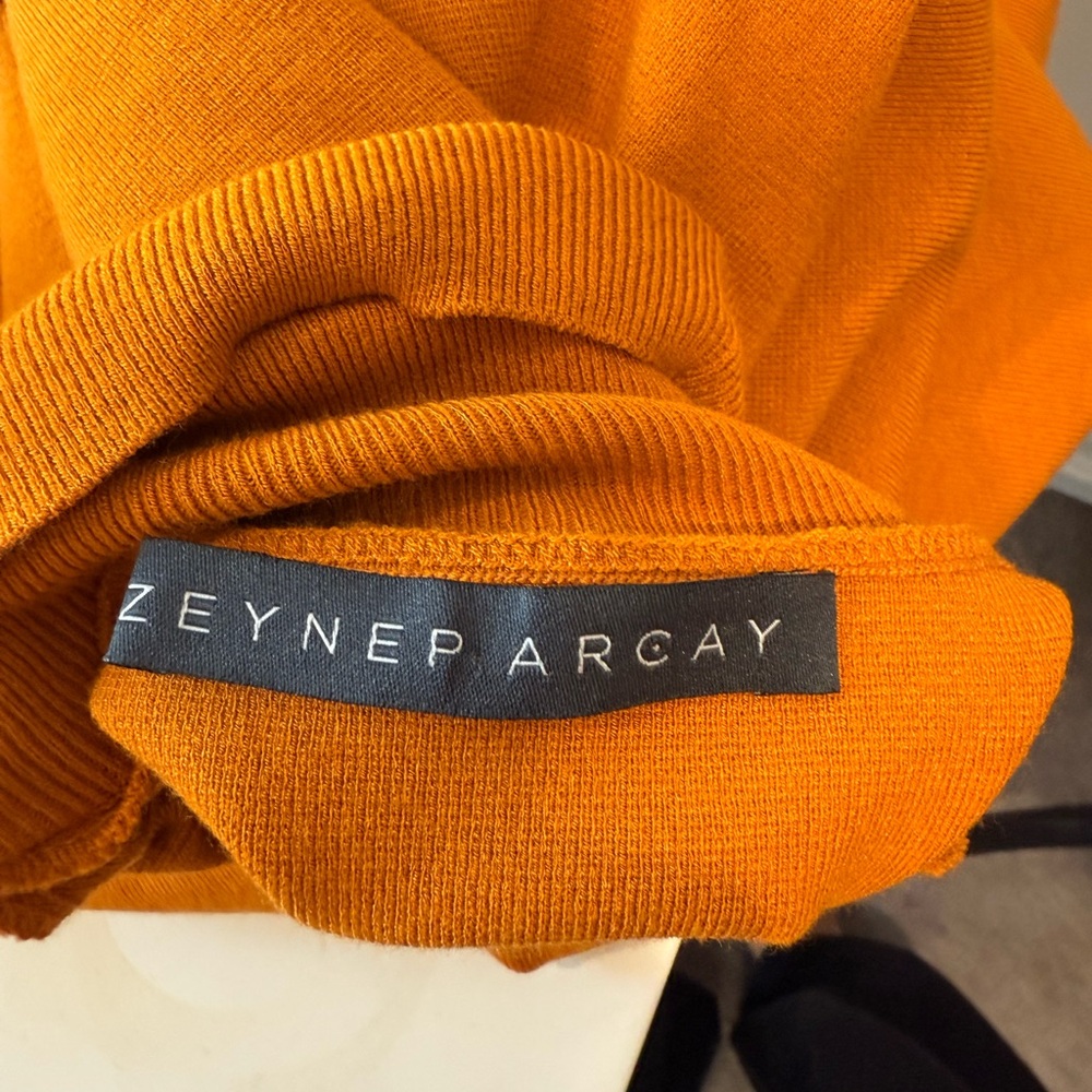 Zeynep Arcay Long Sleeve Turtleneck. Size 4 - Picture 10 of 11